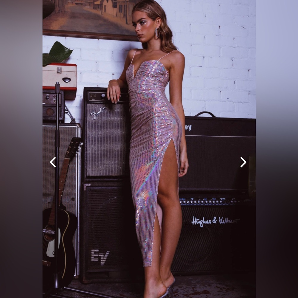 SELFIE LESLIE: dancing in September thigh split sequin dress